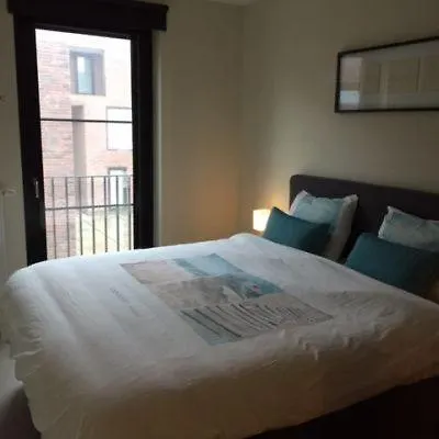 Voeten In Het Appartement Ostende