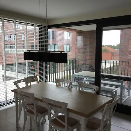 Voeten In Het Zand *